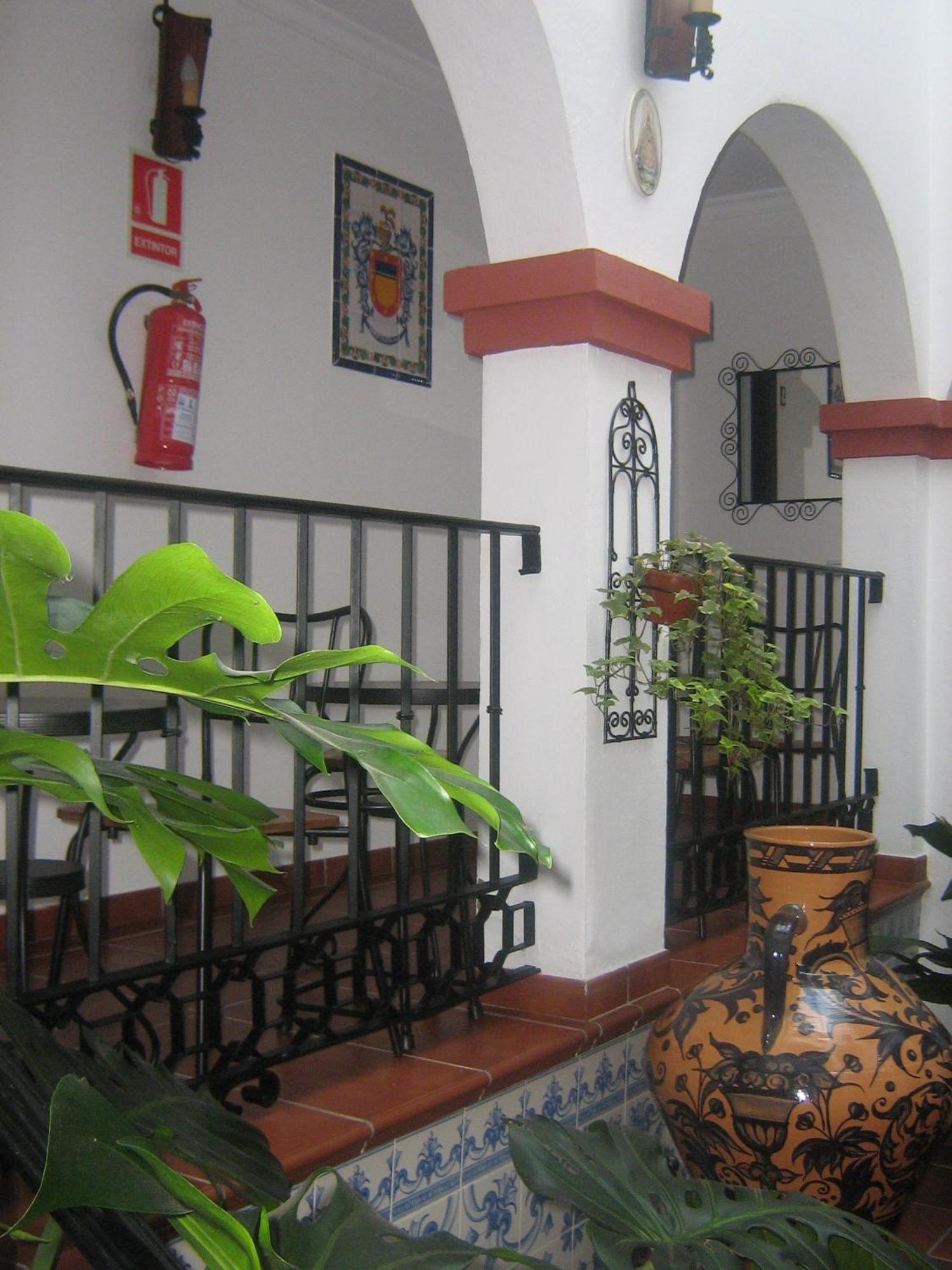 Apartamentos Turisticos Casa Cantillo Carmona  Exterior photo